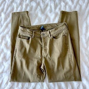 Mountain Hardware Twill Jeans Olive NWOT Sz 4